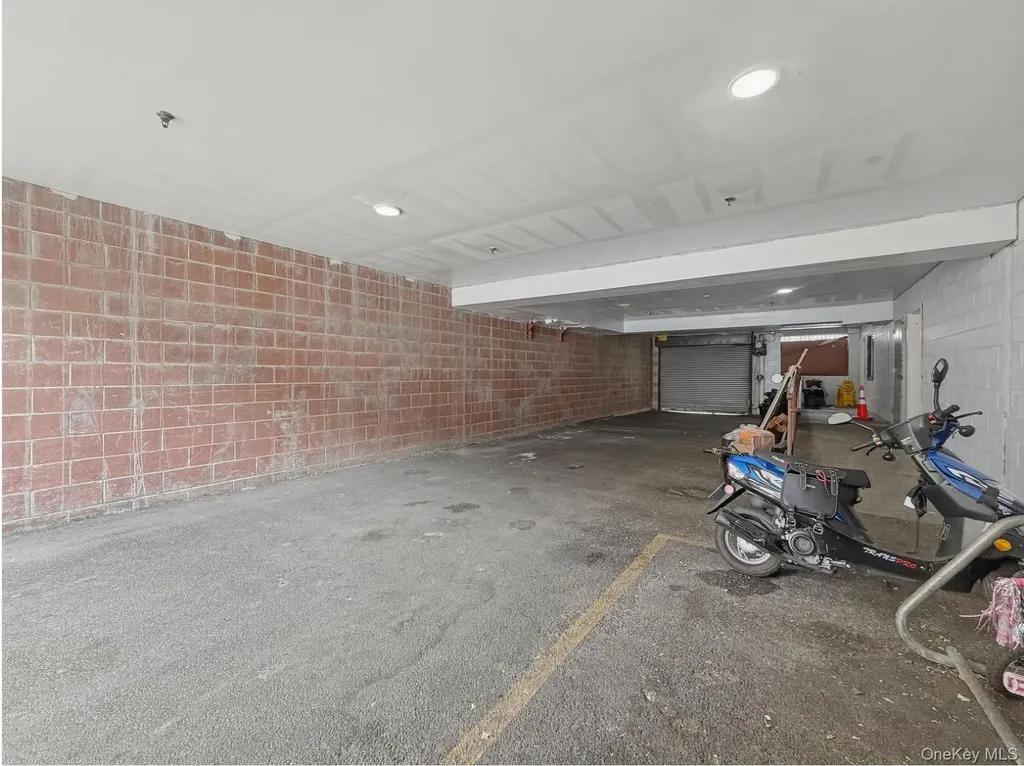 856 E 213th Street Bronx NY 10467