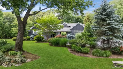 40 Coves Run Syosset NY 11791