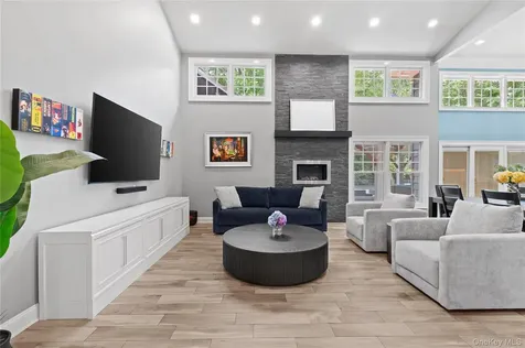 40 Coves Run Syosset NY 11791