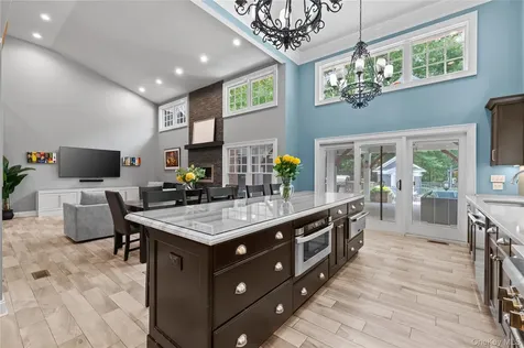 40 Coves Run Syosset NY 11791