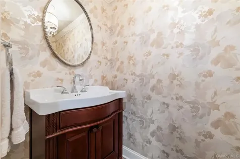40 Coves Run Syosset NY 11791
