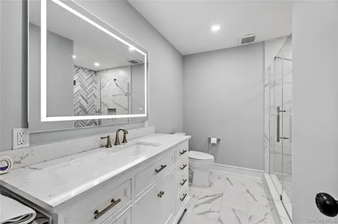 40 Coves Run Syosset NY 11791