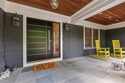 40 Coves Run Syosset NY 11791