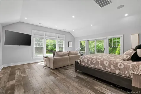 40 Coves Run Syosset NY 11791