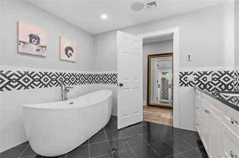 40 Coves Run Syosset NY 11791
