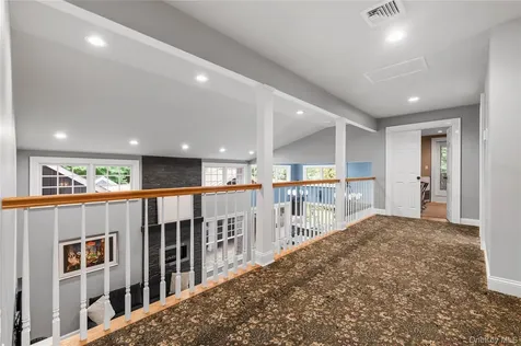 40 Coves Run Syosset NY 11791