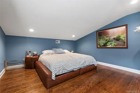 40 Coves Run Syosset NY 11791