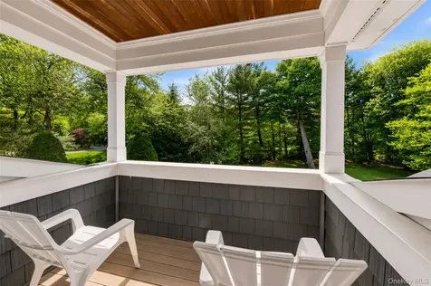 40 Coves Run Syosset NY 11791