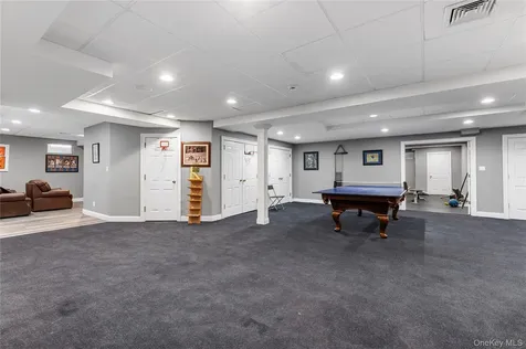 40 Coves Run Syosset NY 11791
