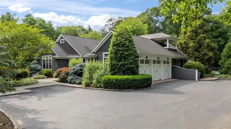 40 Coves Run Syosset NY 11791