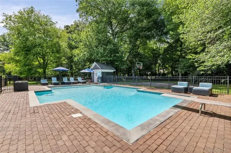 40 Coves Run Syosset NY 11791