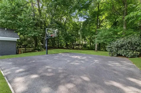 40 Coves Run Syosset NY 11791