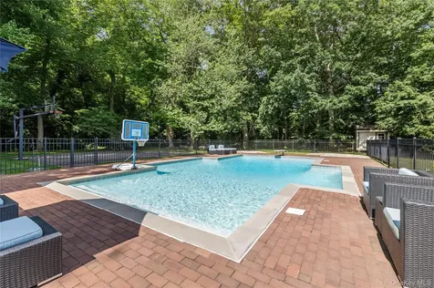 40 Coves Run Syosset NY 11791