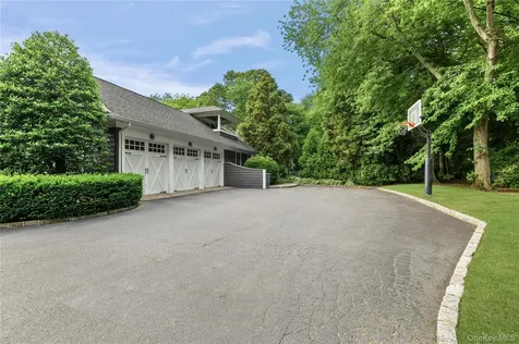 40 Coves Run Syosset NY 11791