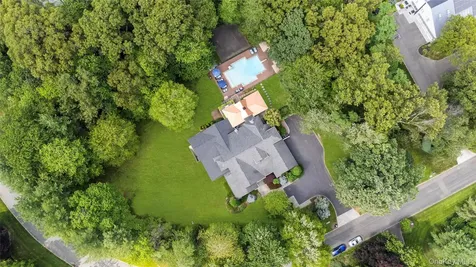 40 Coves Run Syosset NY 11791