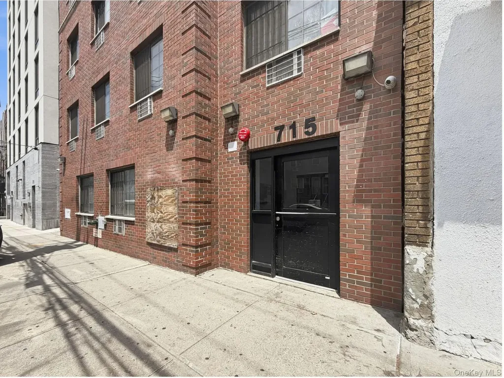 715 E 214th Street Bronx NY 10467