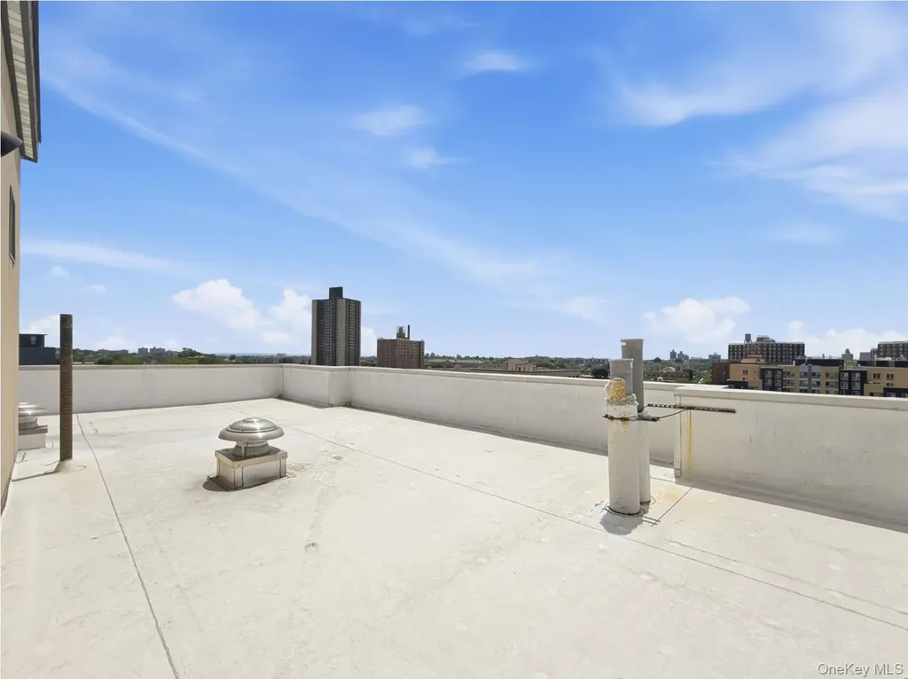 715 E 214th Street Bronx NY 10467