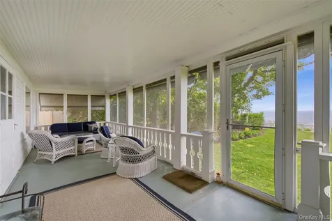 7 Thompson Street Shoreham NY 11786