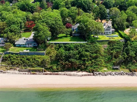 7 Thompson Street Shoreham NY 11786
