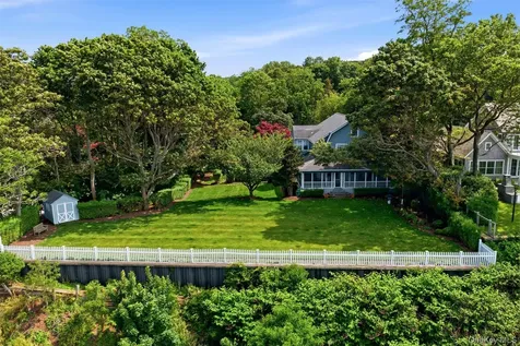 7 Thompson Street Shoreham NY 11786