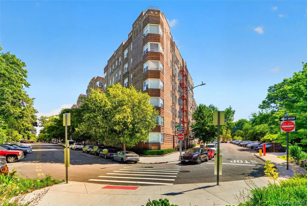 601 Pelham Parkway N Bronx NY 10467
