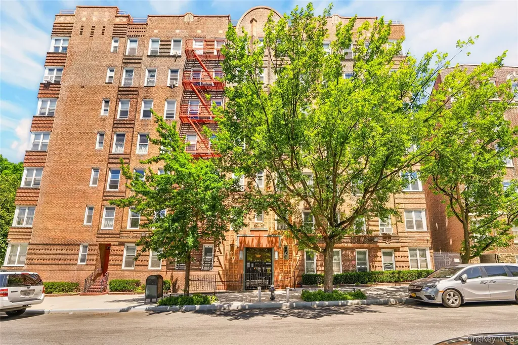 601 Pelham Parkway N Bronx NY 10467