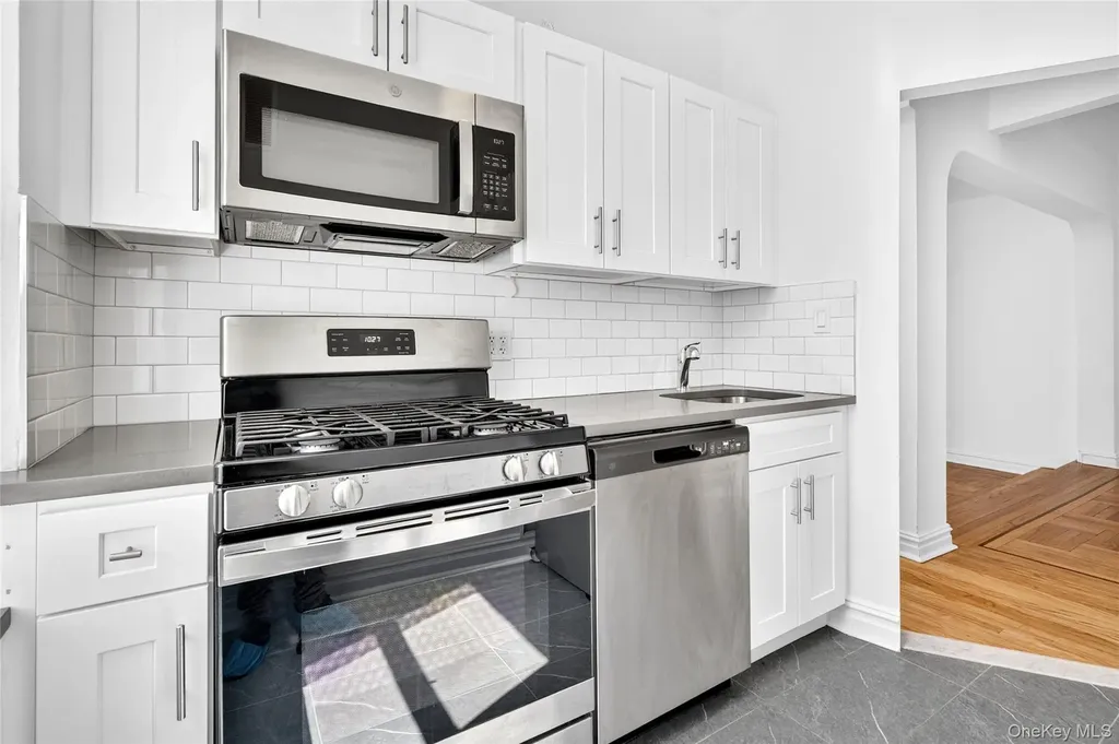 601 Pelham Parkway N Bronx NY 10467