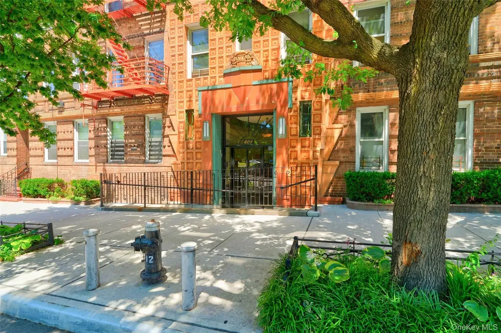 601 Pelham Parkway N Bronx NY 10467