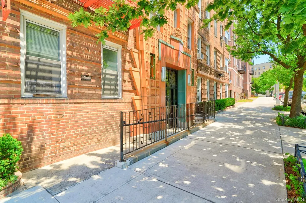 601 Pelham Parkway N Bronx NY 10467