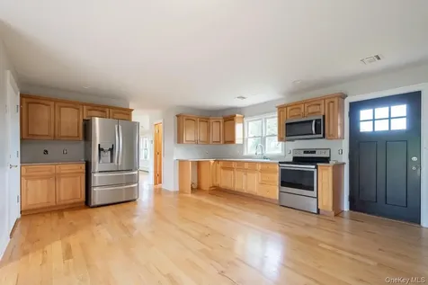 300 S Snedecor Avenue Bayport NY 11705