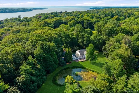 54 Snake Hill Road Cold Spring Harbor NY 11724