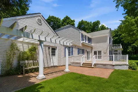 54 Snake Hill Road Cold Spring Harbor NY 11724