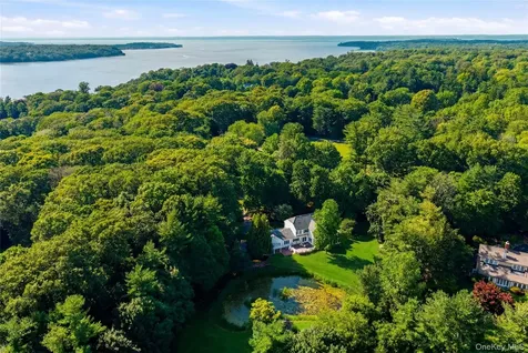 54 Snake Hill Road Cold Spring Harbor NY 11724