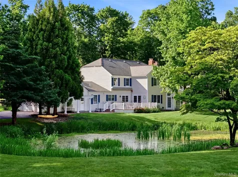 54 Snake Hill Road Cold Spring Harbor NY 11724