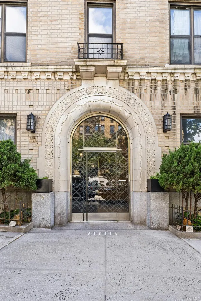 880 West 181st Street New York (manhattan) NY 10033
