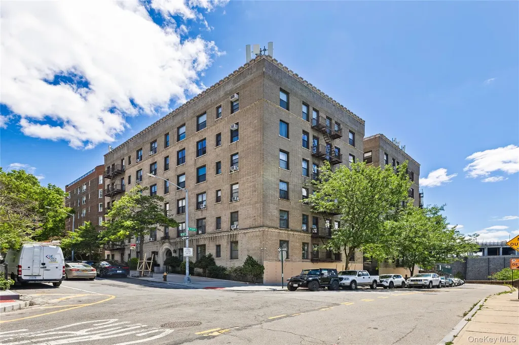 880 West 181st Street New York (manhattan) NY 10033
