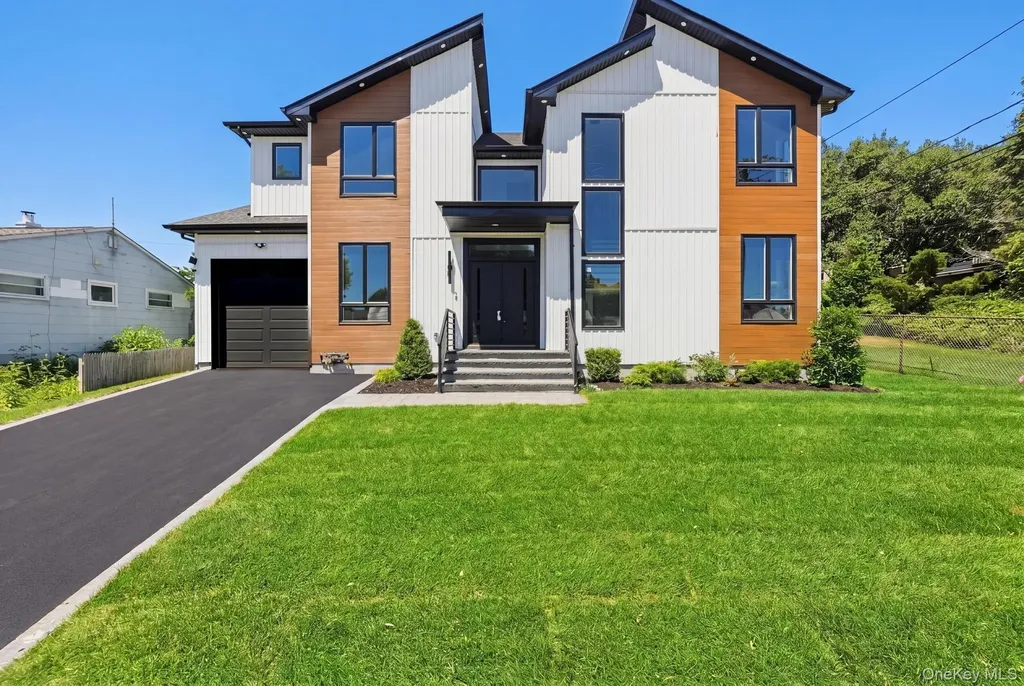 17 Gerhard Road Plainview NY 11803