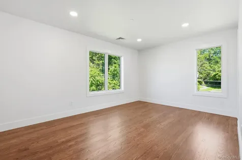 17 Gerhard Road Plainview NY 11803