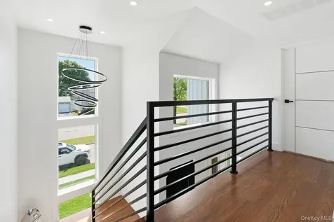 17 Gerhard Road Plainview NY 11803