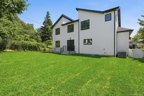 17 Gerhard Road Plainview NY 11803