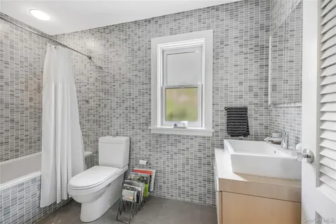 10 Ashton Road Yonkers NY 10705