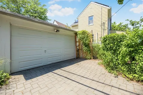 10 Ashton Road Yonkers NY 10705