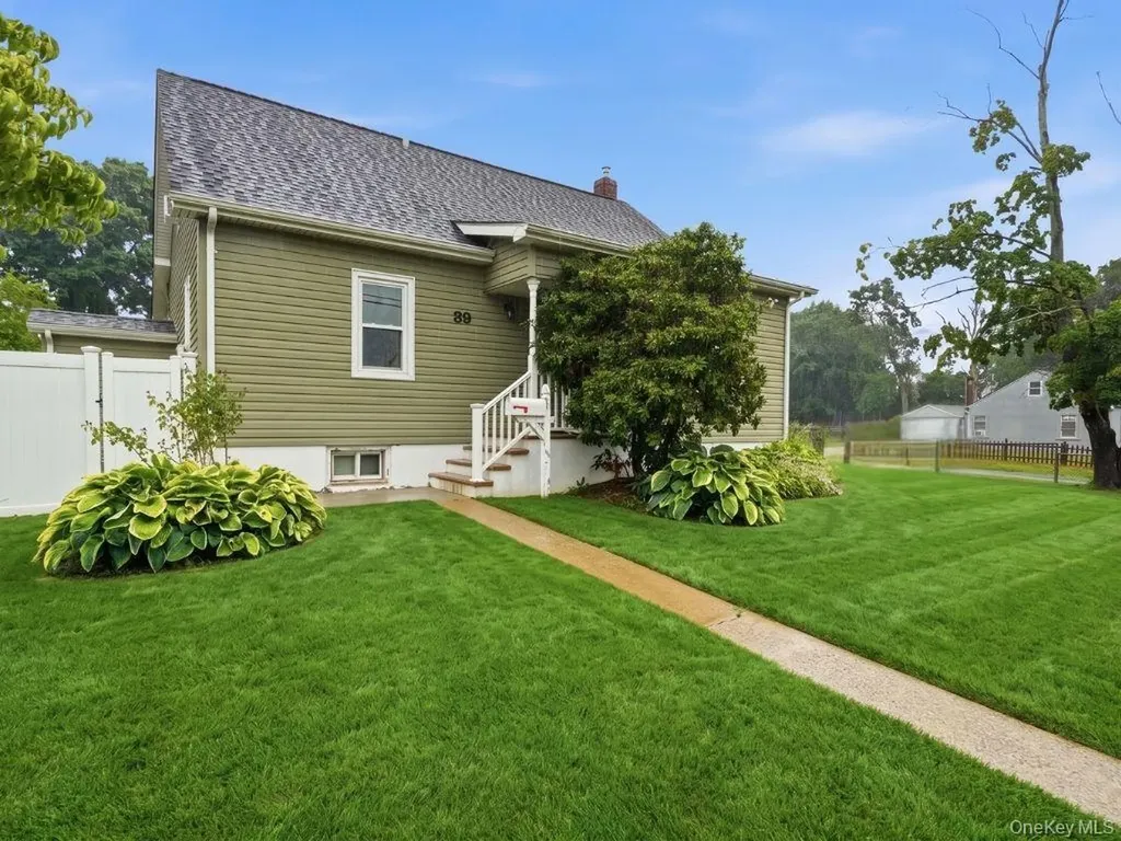 39 Church Street Central Islip NY 11722
