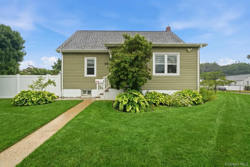 39 Church Street Central Islip NY 11722