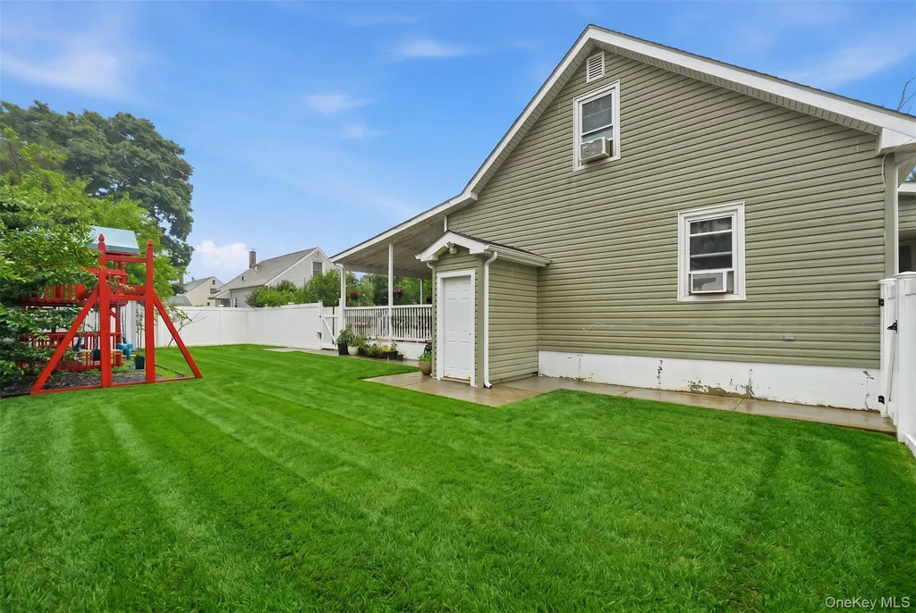 39 Church Street Central Islip NY 11722