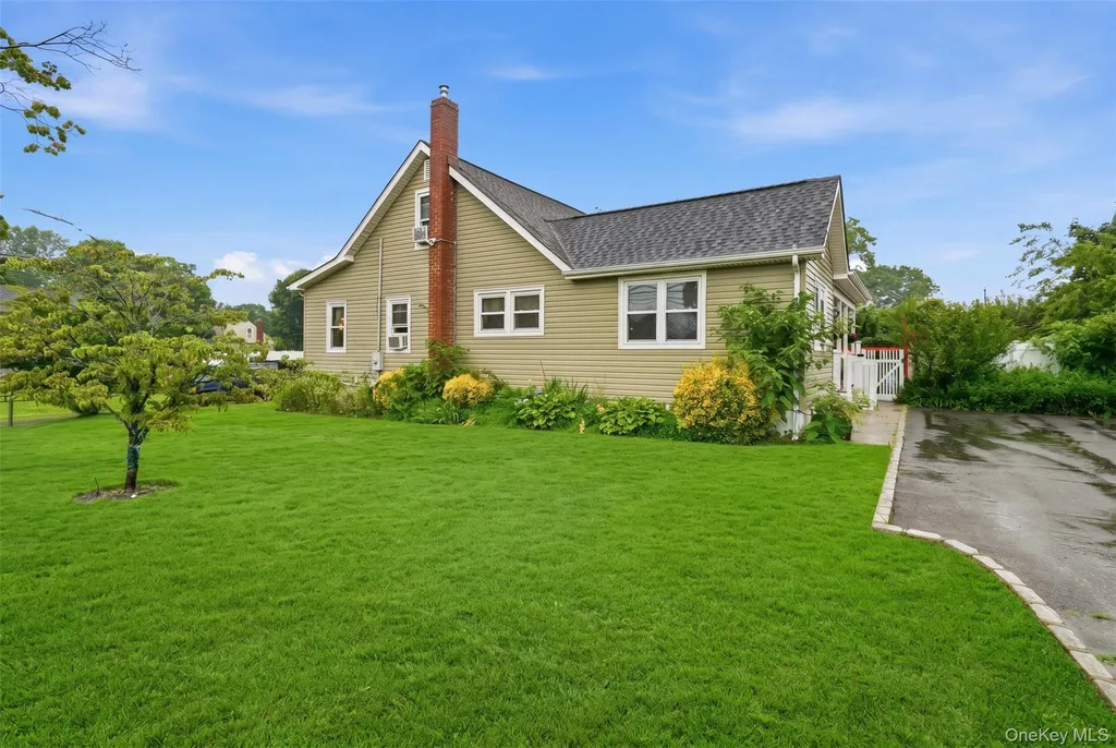 39 Church Street Central Islip NY 11722