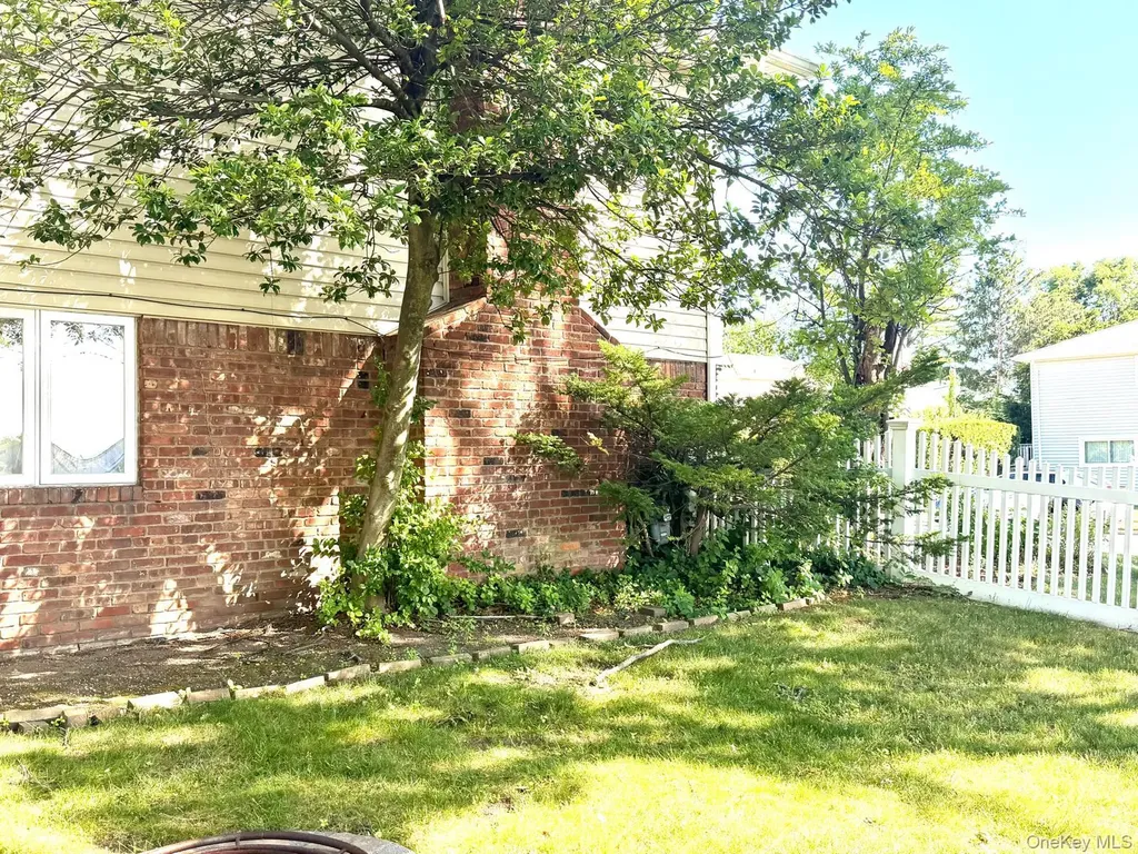 906 Park Court North Woodmere NY 11581