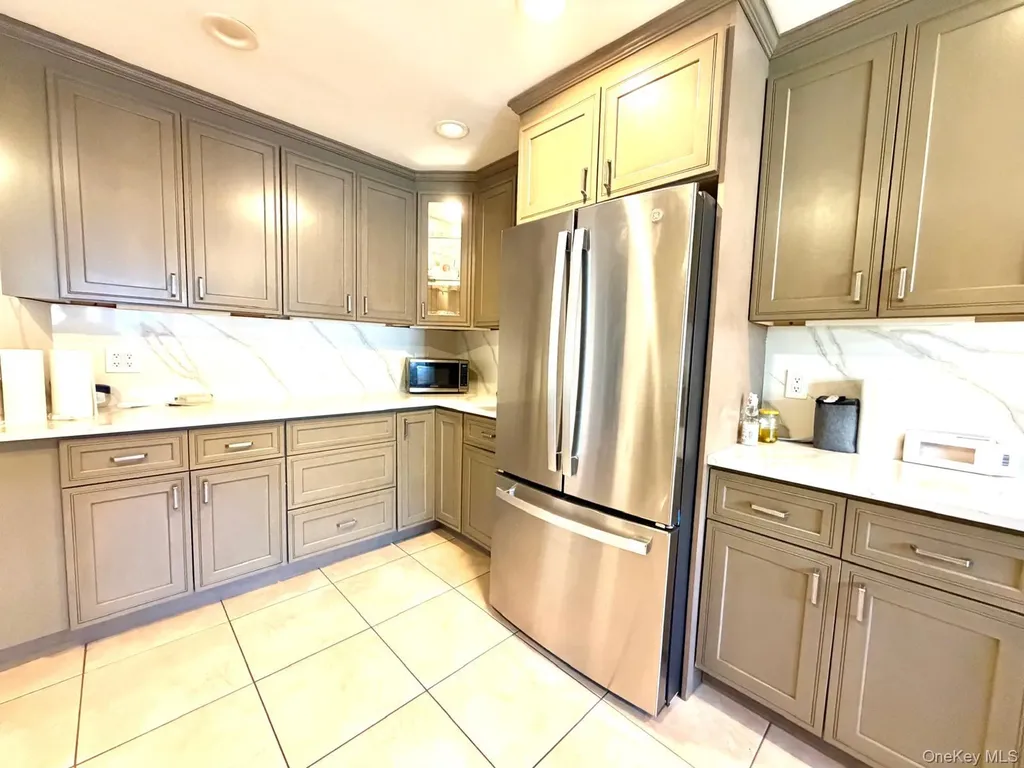 906 Park Court North Woodmere NY 11581