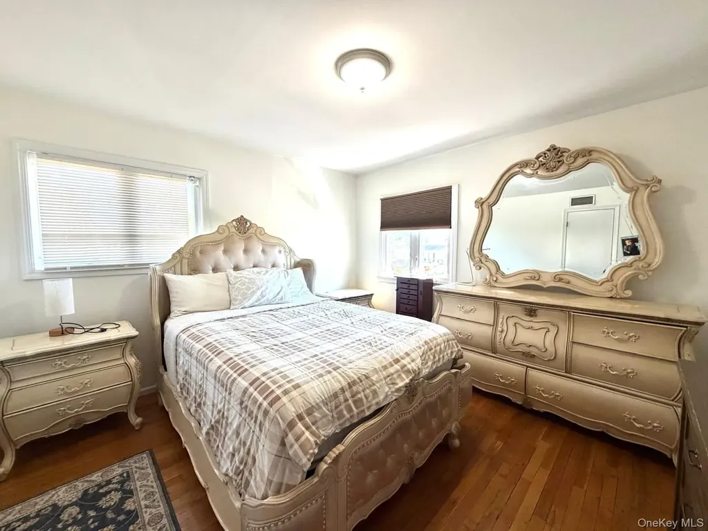 906 Park Court North Woodmere NY 11581