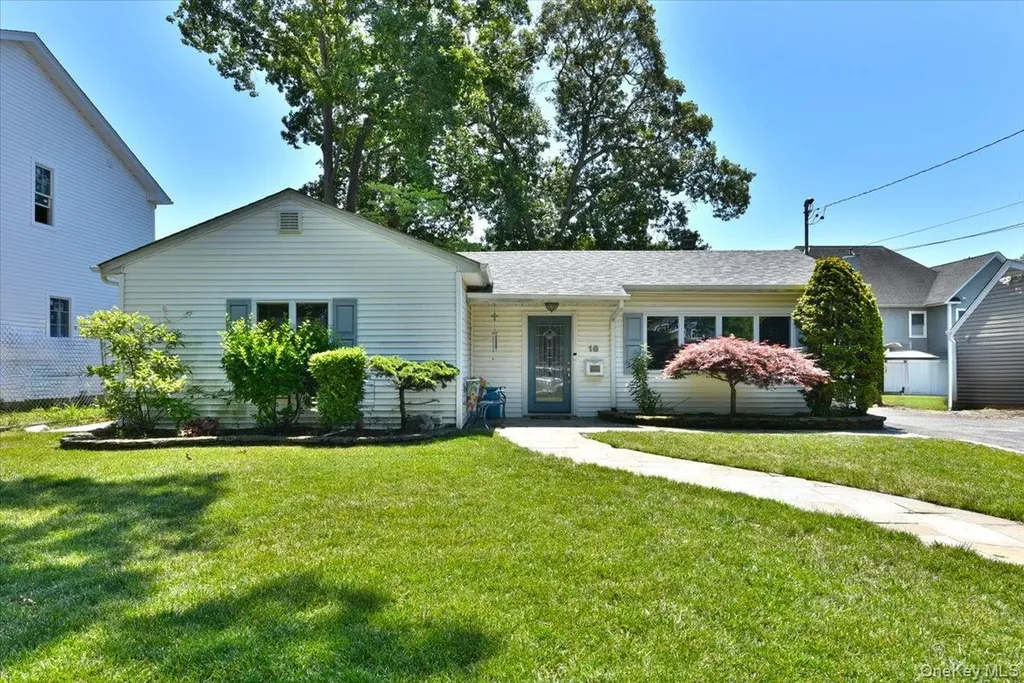 18 Boston Avenue Massapequa NY 11758